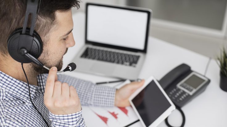 hombre-de-negocios-hablar-telefono